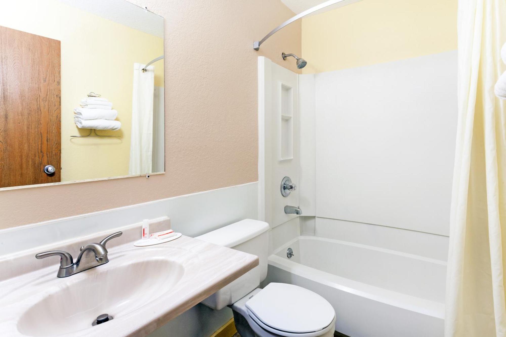 Super 8 By Wyndham Bath Hammondsport Area Motel Room photo